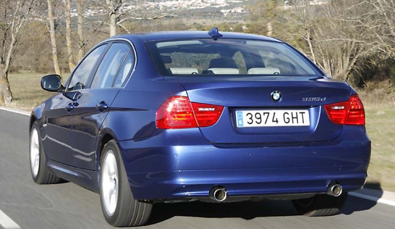 O escape duplo BMW 335d é uma característica compartilhada com o BMW 335i e todas as versões de seis cilindros.