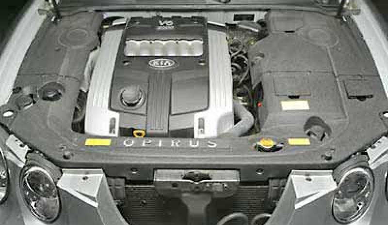 محرك V6 الذي يحرك السيارة بكل سهولة.