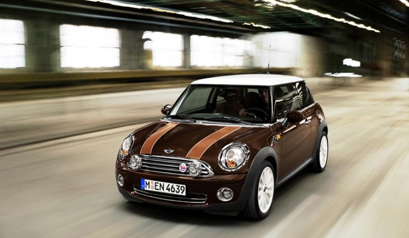 Mini 50 Mayfair, with bodywork in two-tone brown with white roof and wheels.