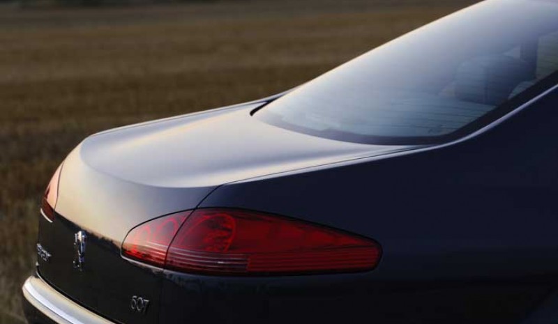 Peugeot atualiza as luzes traseiras deste modelo.