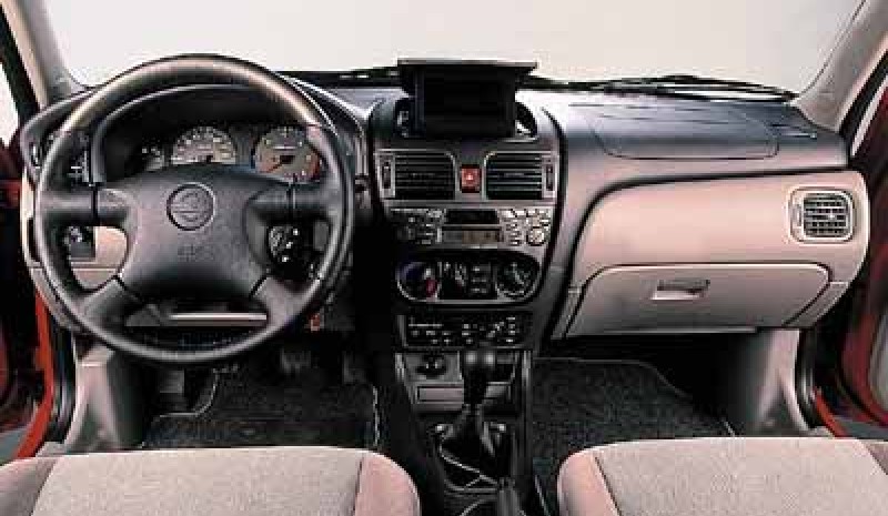 Nissan Almera 2.2 Di 16V berline de luxe
