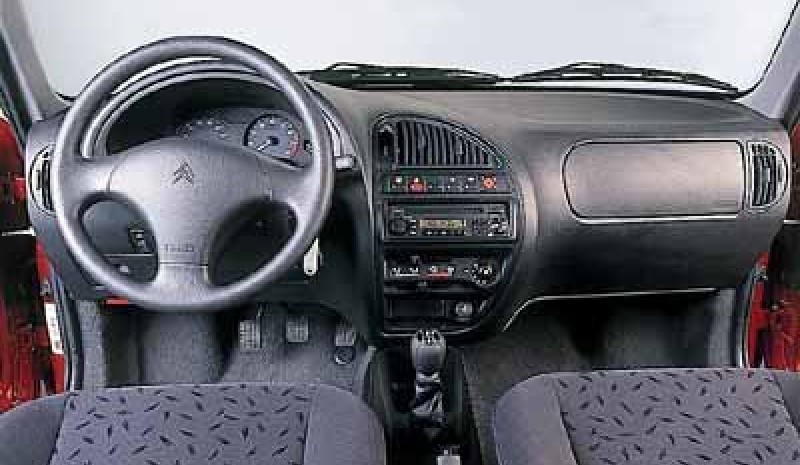 Citroen Saxo 1.4i SX 5p / Ford Fiesta 1.25 16V Ghia 5p