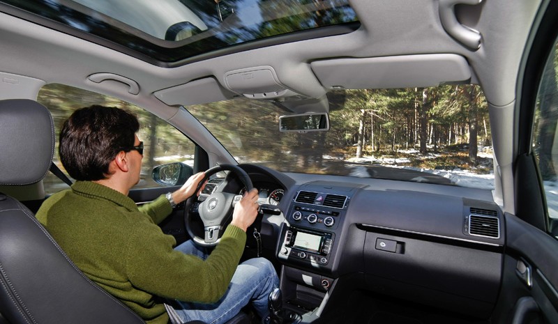 Minivan Duel: VW Touran vs Toyota Verso