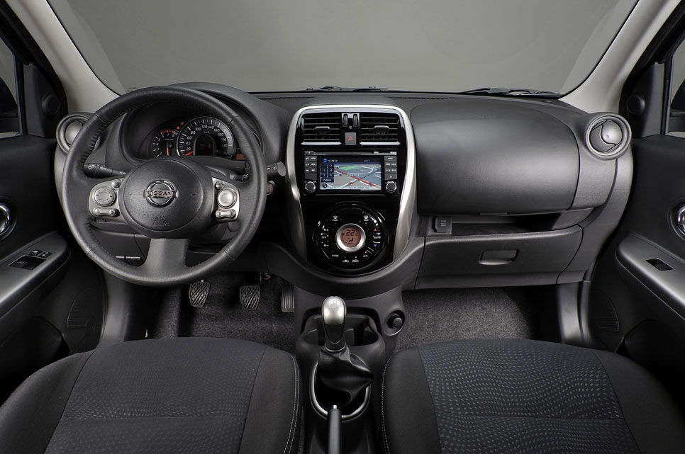 Nissan Tekna Premium Interior