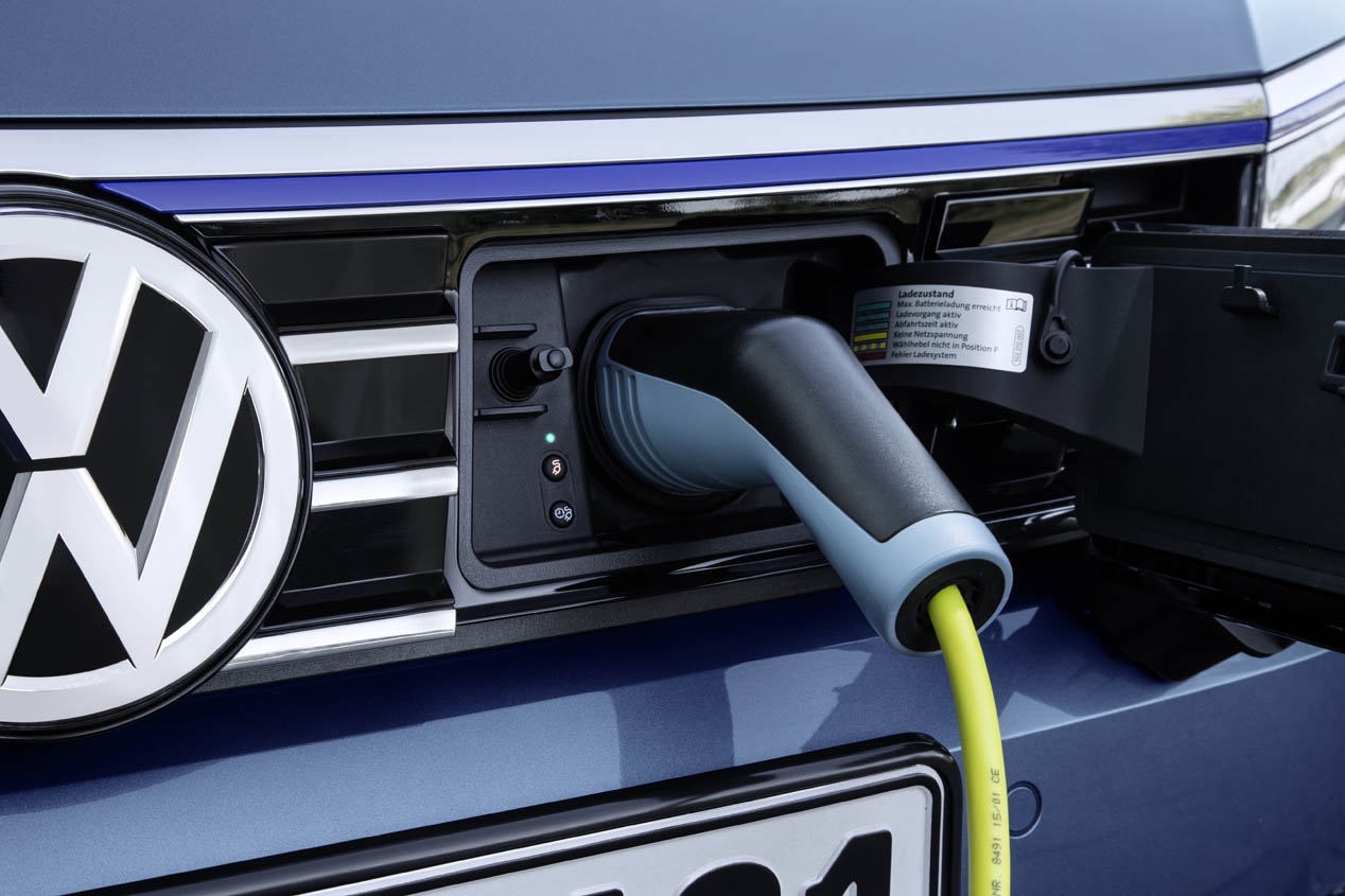 Contact: Volkswagen Passat GTE, the sedan consumes less