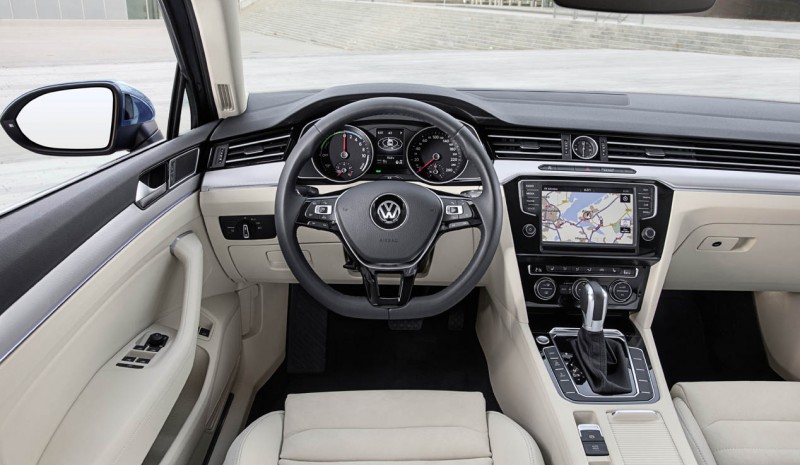 Contato: Volkswagen Passat GTE, o sedã consome menos
