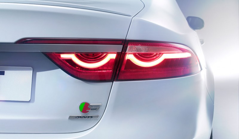 Jaguar XF 2015: kuvia ja dataa toisen sukupolven