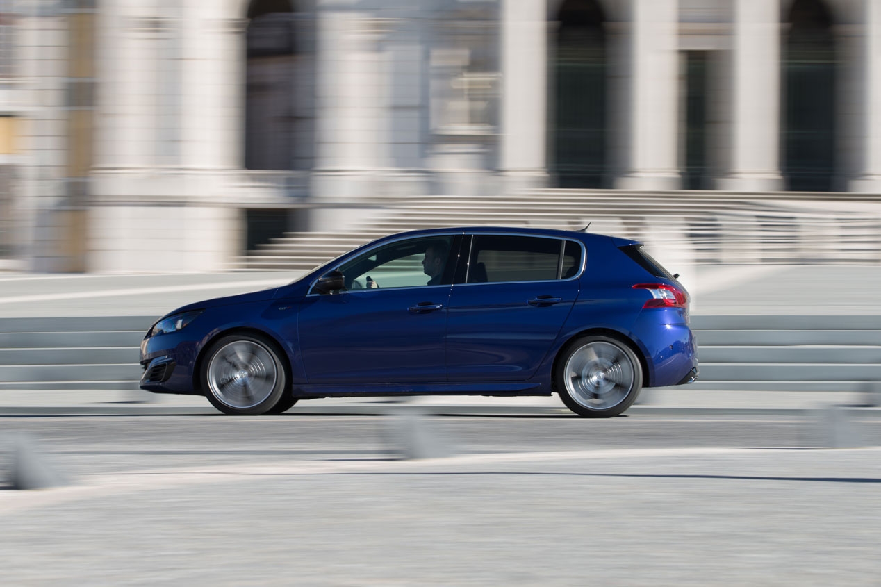 Peugeot 308 1.2 S & S 130 PureTech EAT6, efficiency and effectiveness by flag