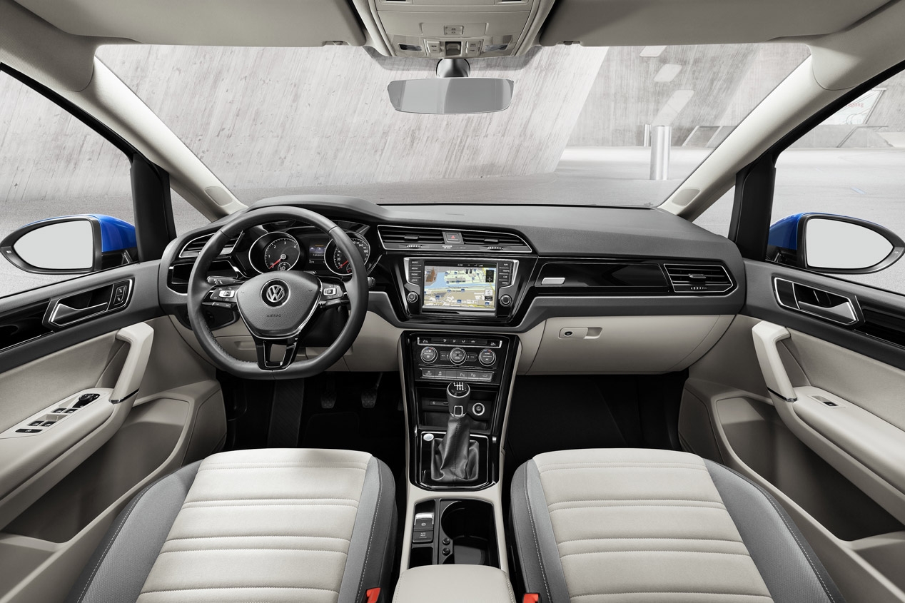Volkswagen Touran 2015 från 21.500 euro
