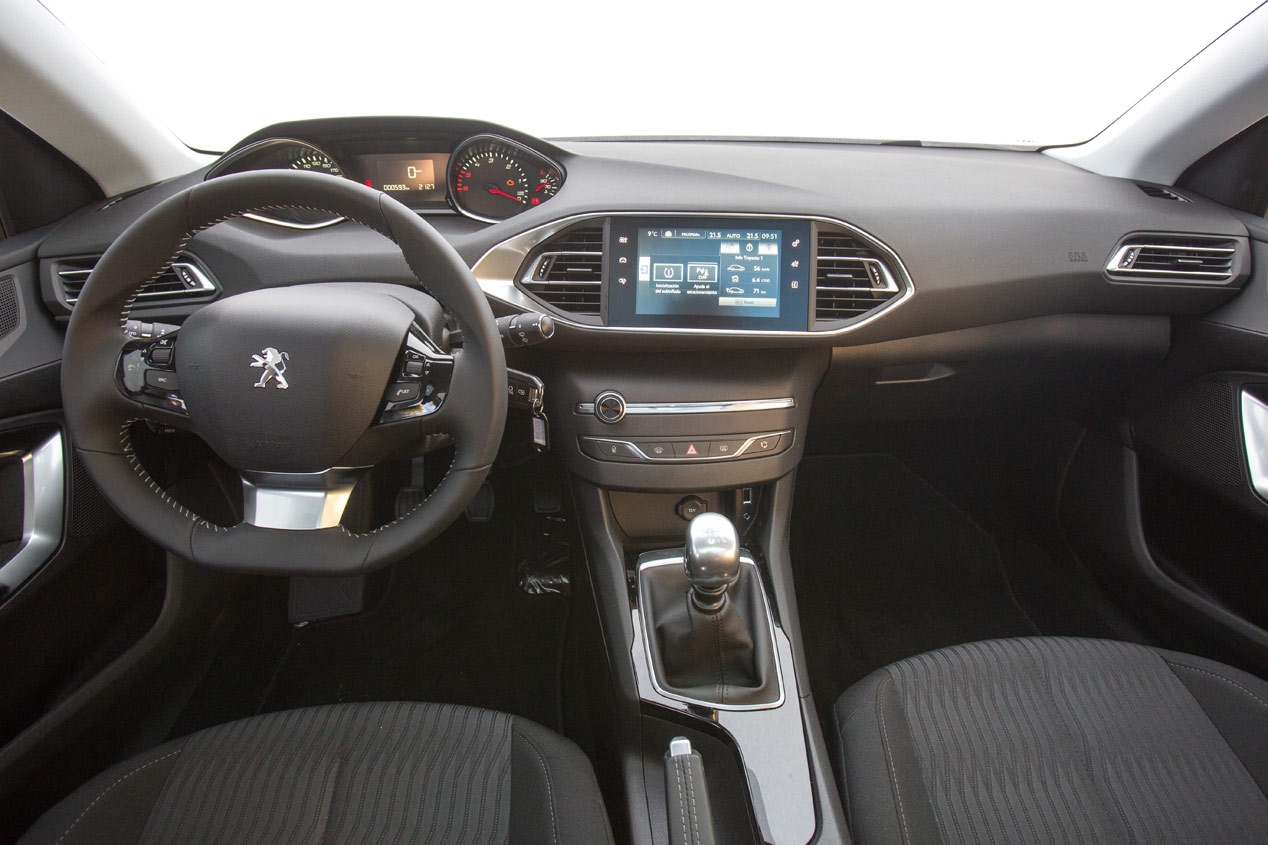 Comparison: Honda Civic 1.6 i-DTEC vs 1.6 CDTi Opel Astra and Peugeot 308 1.6 BlueHDI