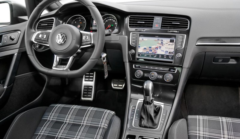 Volkswagen Golf GTI and Golf GTD Golf against GTE: Mechanical duel
