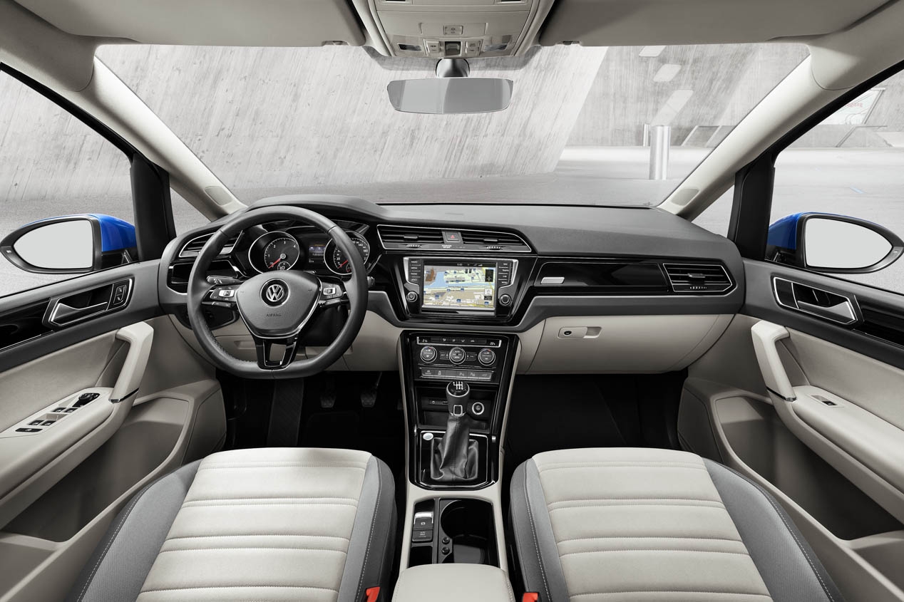 Dentro do Volkswagen Touran
