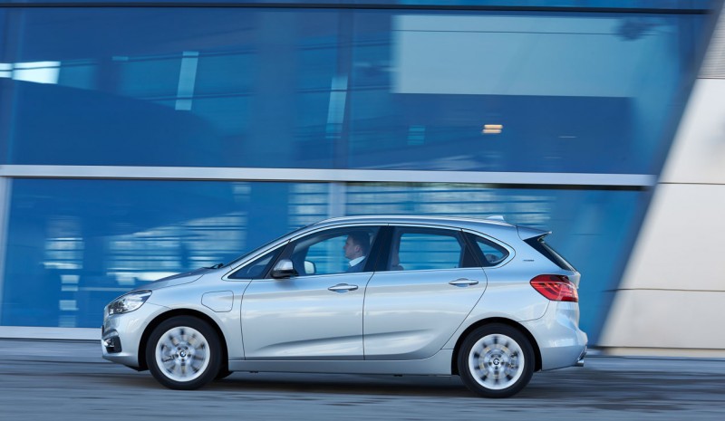 BMW 225 xe, 4x4 minivan with the efficiency of a hybrid engine