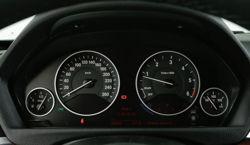 比較：メルセデスC 220日間7G TronicのプラスVS BMW 320 D自動