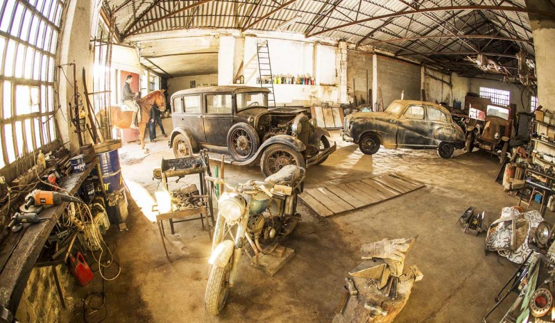 Garaż zapomniane klasyczne samochody