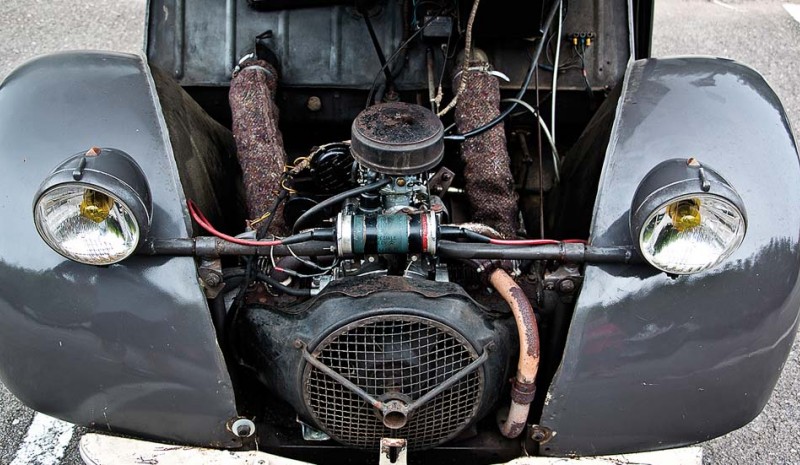 Citroen 2CV: Foto av en klassisk bil evig