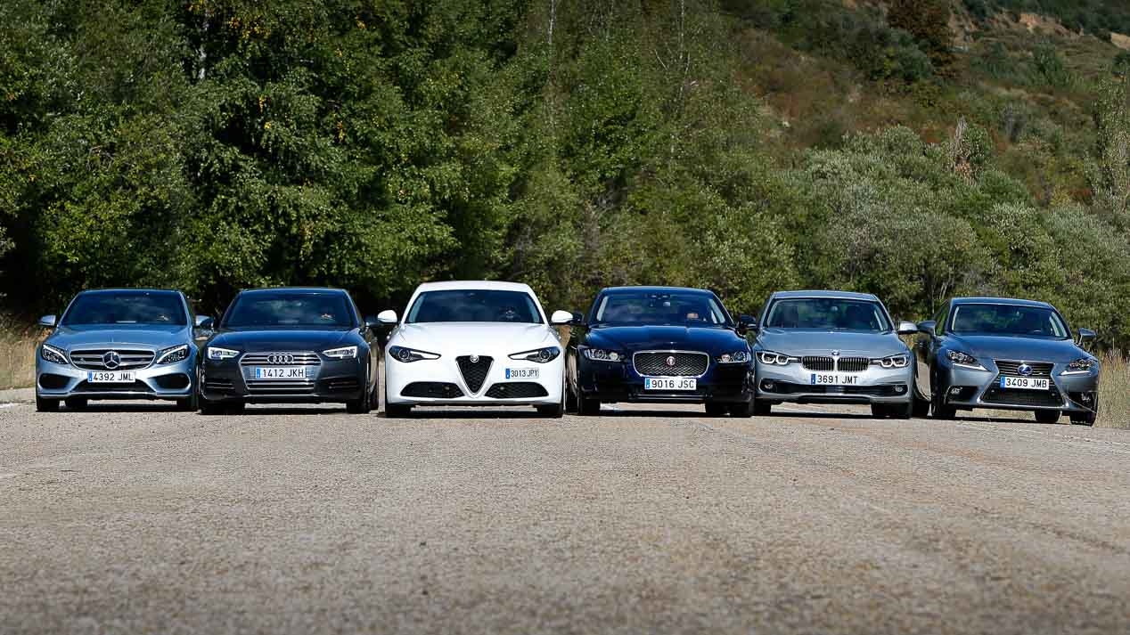 2016 Alfa Romeo Giulia står rivaler