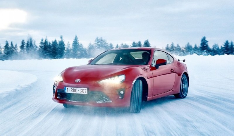 2017 Toyota GT-86 test in the snow