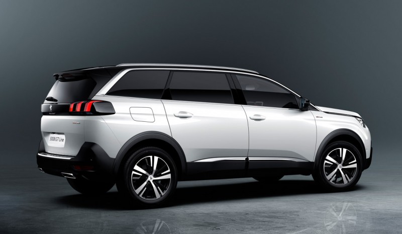 We tested the new Peugeot 5008: a large 7-seater SUV