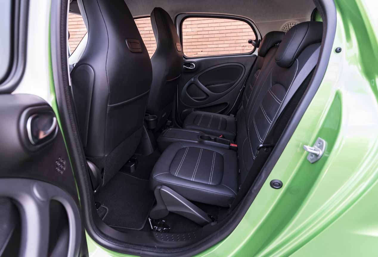 The rear seats Electric Smart Forfour are more comfortable than they might seem