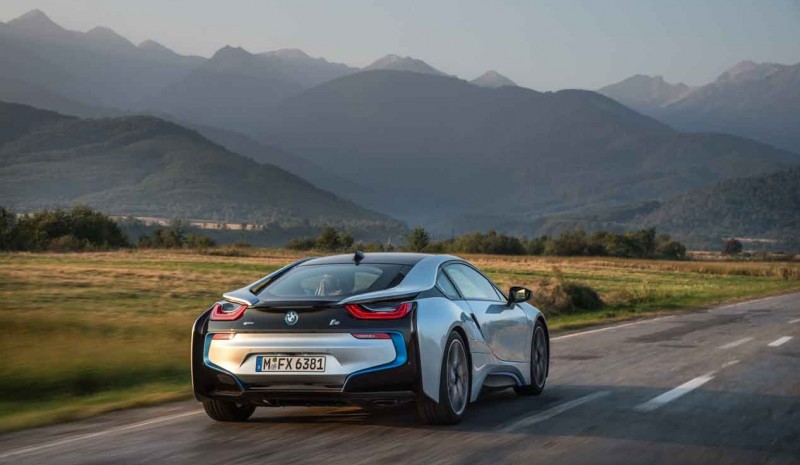 Vad outsells BMW, el- och hybrid eller sport?