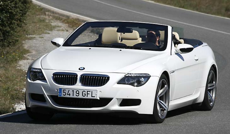 BMW M6 المكشوفة مقابل جاكوار XKR للتحويل.