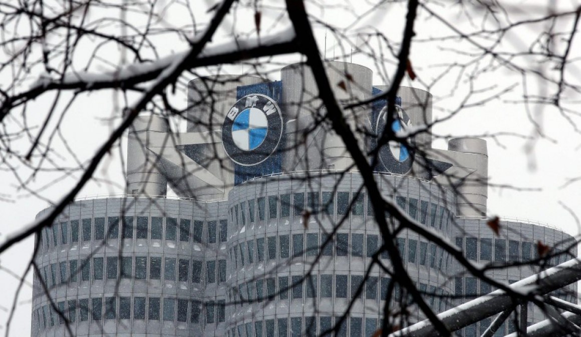 Tyske kartell merker: poster i hovedkvarteret til BMW, Audi, Daimler og VW