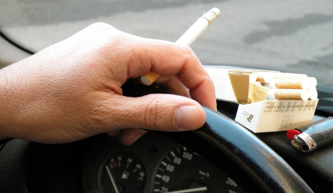الحرمان! التدخين أثناء القيادة ليست مخالفة