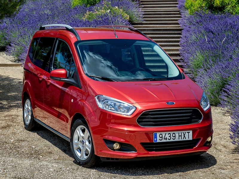 Contact: Ford Tourneo Courier, the small family