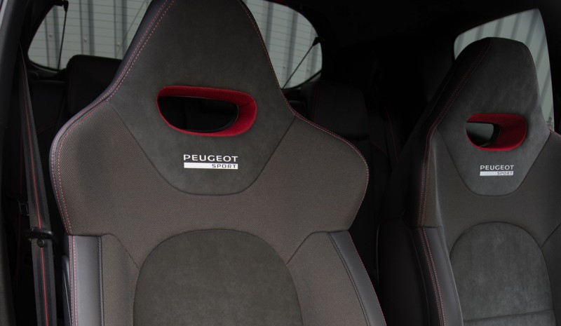 Yhteyshenkilö: Peugeot 208 GTI 30. GTI korkeus