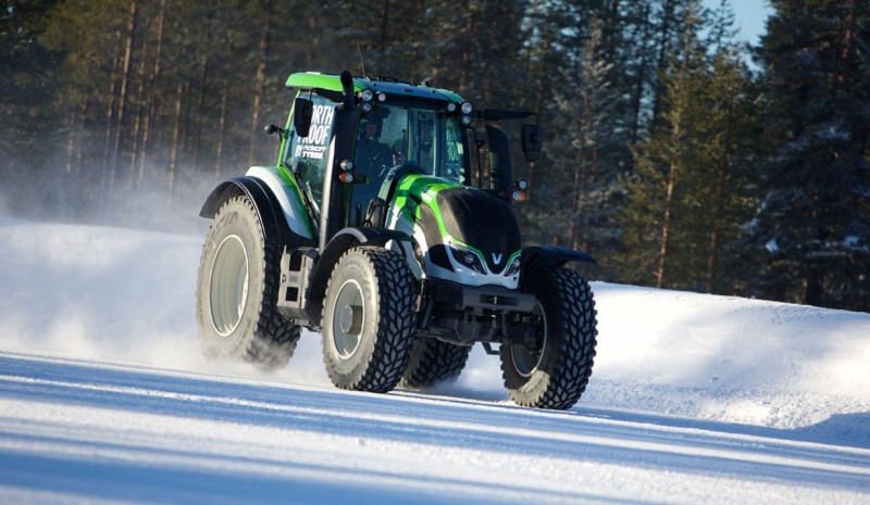 Juha Kankkunen og flygende traktor