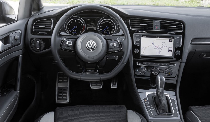 Kontakt: Volkswagen Golf Variant R, bekant snabbt