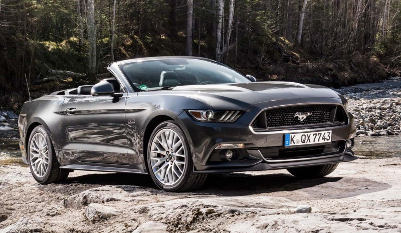 Kontakt: Ford Mustang Convertible 2015