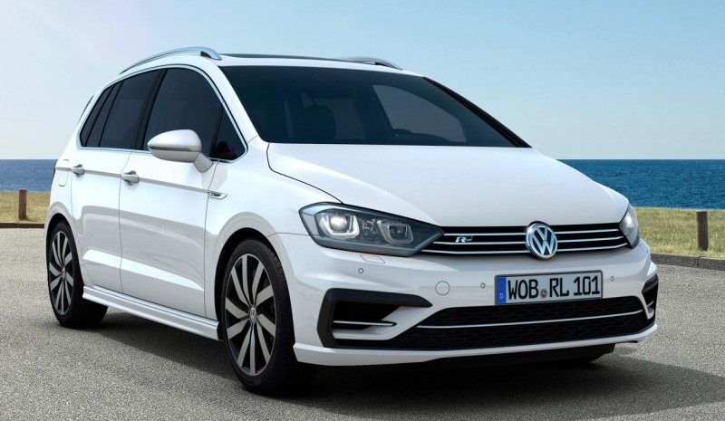 Volkswagen Golf R-Line packs Sportsvan