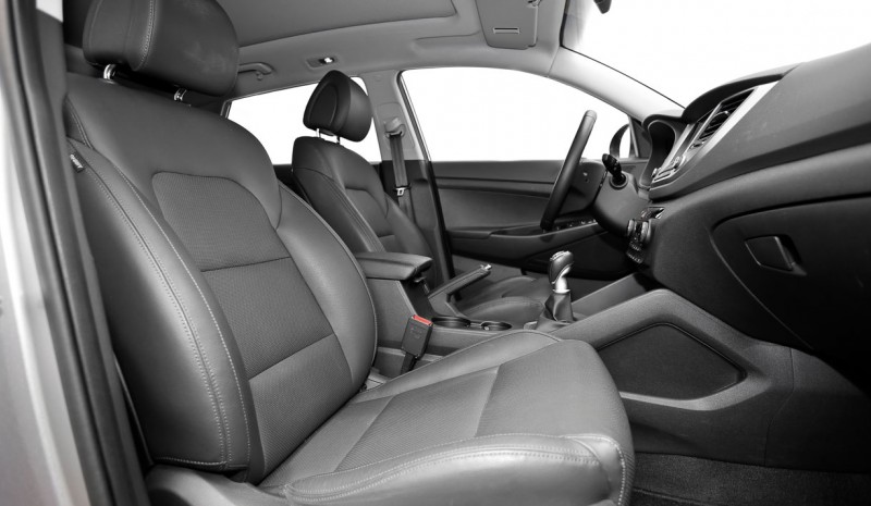 Confrontiamo la Hyundai Tucson 2.0 CRDi 4x4 anteriore VW Tiguan 2.0 TDi 4Motion