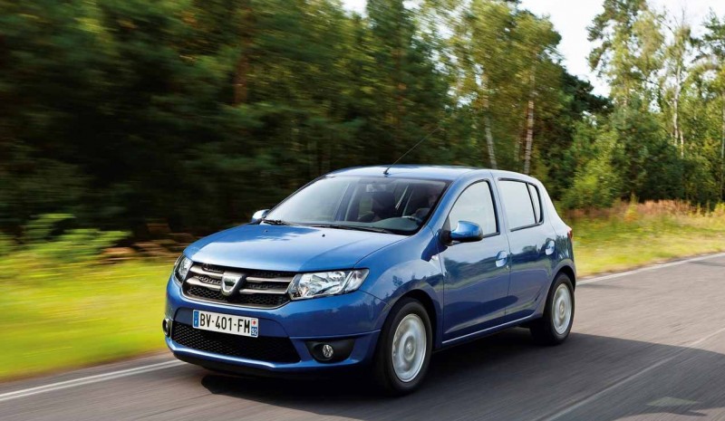 Dacia Sandero e Ford Ka +: dois carros baratos enfrentam