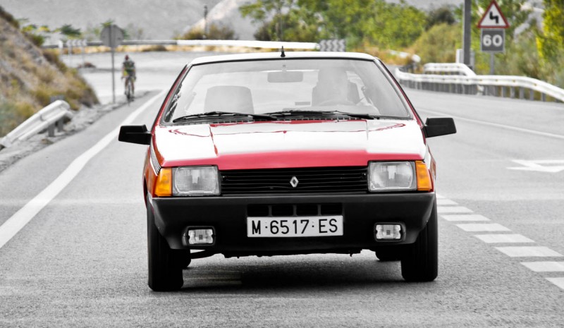 Nós testamos a Renault Fuego, um esporte para recordação