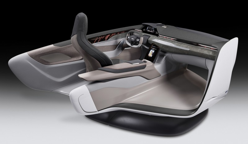 L'interno della vettura in futuro: collegato e intelligente