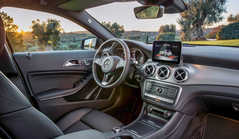 2017 Mercedes GLA, är den kompakta SUV förnyade