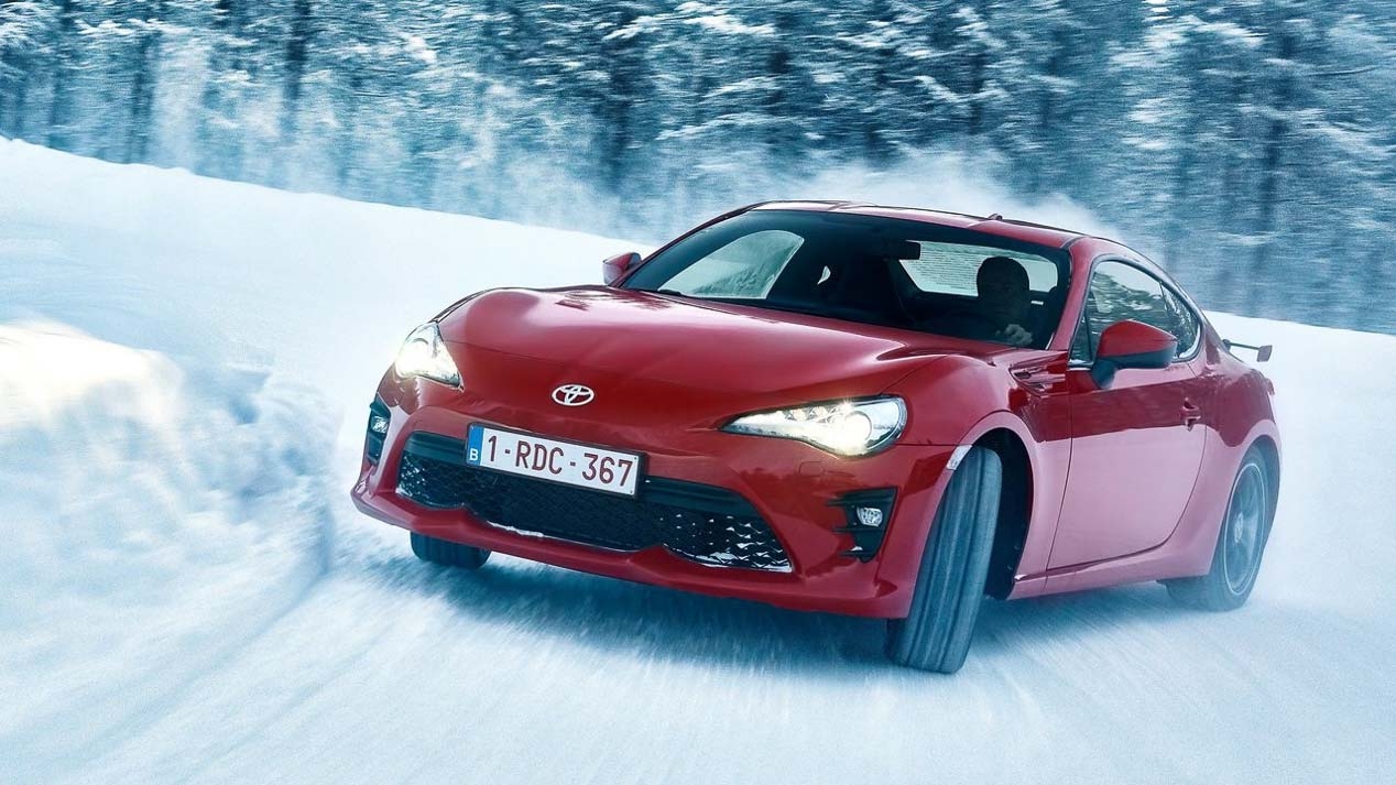 2017 Toyota GT-86 test i snøen
