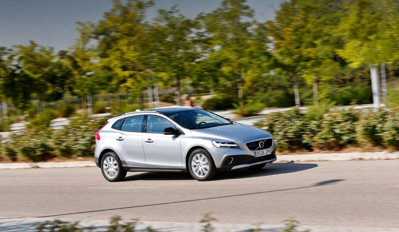 Volvo V40 Cross Country D2 Auto, our test photos