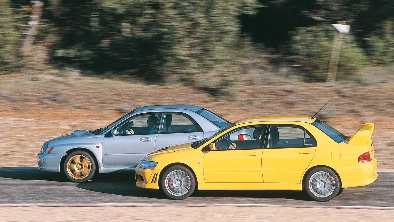 Två sportlegender: Mitsubishi EVO VII vs Subaru Impreza WRX STi