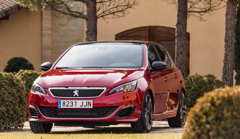 Peugeot 308 2017, the best photos from compact renovated