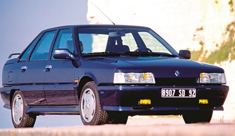 Renault 21 2L Turbo: historia och bilder på en mytisk saloon